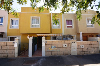 Chalet adosado en venta en calle Jara, 6 (ref. 102859437)