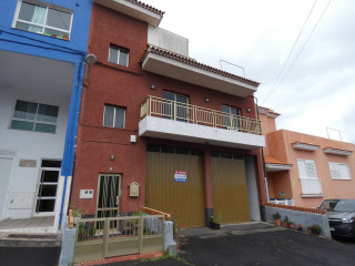 Casa o chalet independiente en venta en calle guayadil, 4 (ref. 3400-10980)