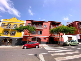 Chalet adosado en venta en calle Jardín Botánico, 98 (ref. C0118-00369)