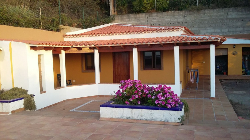 casa-o-chalet-independiente-en-venta-en-la-laguna-big-0