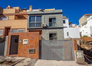 Chalet pareado en venta en calle Alvaro Peña Ramos, 17 (ref. 281-30)