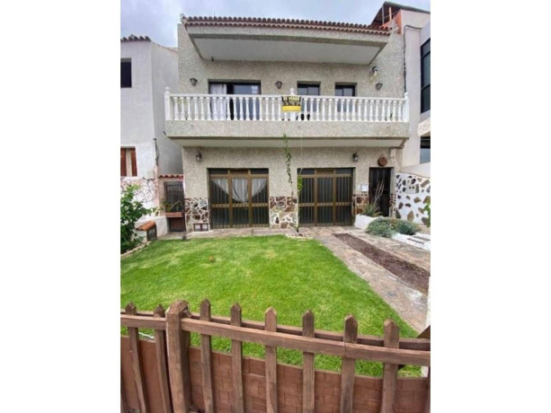 chalet-adosado-en-venta-en-guia-de-isora-big-1