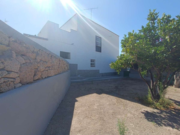 casa-rural-en-venta-en-arico-big-2