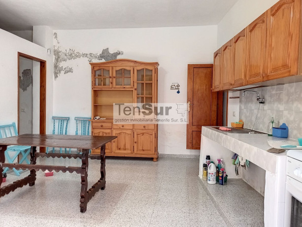 chalet-adosado-en-venta-en-arico-big-2