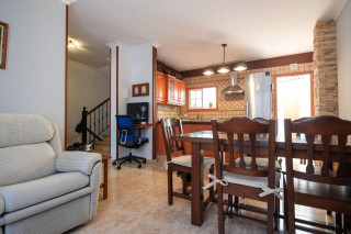 Chalet adosado en venta en Cuesta de la Villa