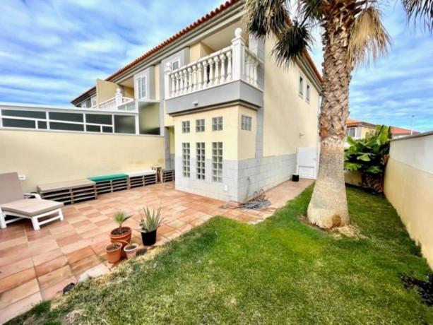 chalet-adosado-en-venta-en-petunia-big-0