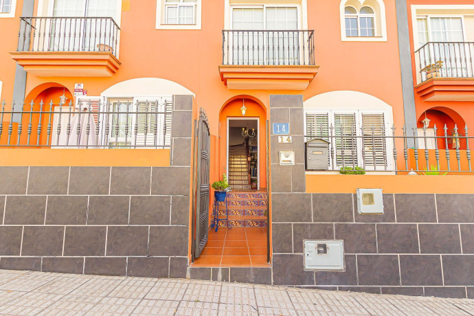 chalet-adosado-en-venta-en-calle-el-campo-6-big-1