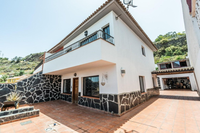 casa-o-chalet-independiente-en-venta-en-calle-acevino-244-a-big-0