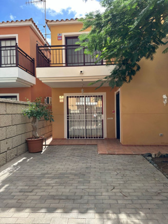 chalet-adosado-en-venta-en-la-brusca-big-5