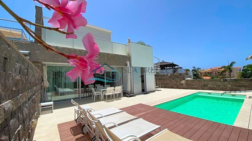 casa-o-chalet-independiente-en-venta-en-playa-del-duque-big-0