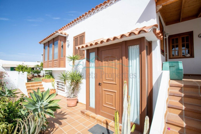 chalet-pareado-en-venta-en-la-caleta-big-27