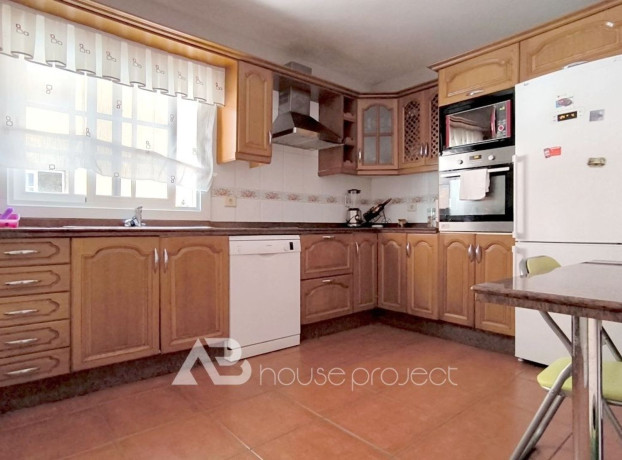 chalet-adosado-en-venta-en-casco-urbano-big-5