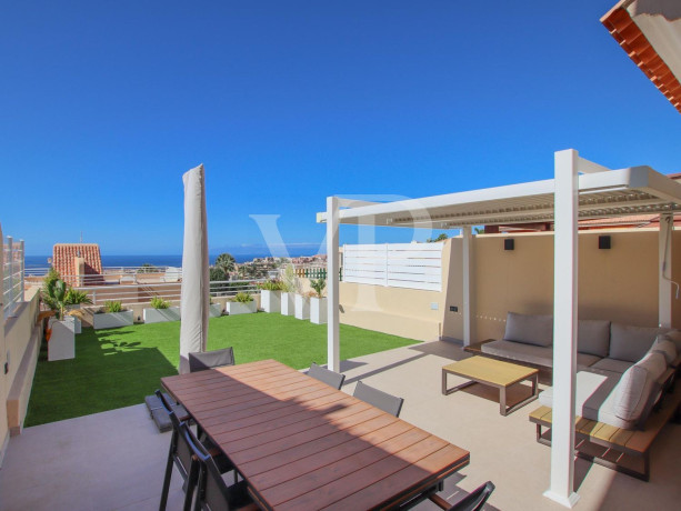 chalet-adosado-en-venta-en-av-kurt-konrad-mayer-big-1