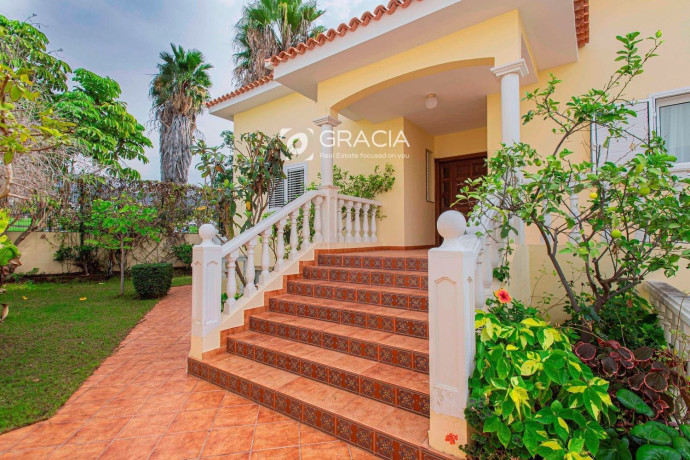 casa-o-chalet-en-venta-en-la-caleta-big-16