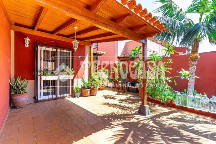 chalet-adosado-en-venta-en-calle-zodiaco-big-2