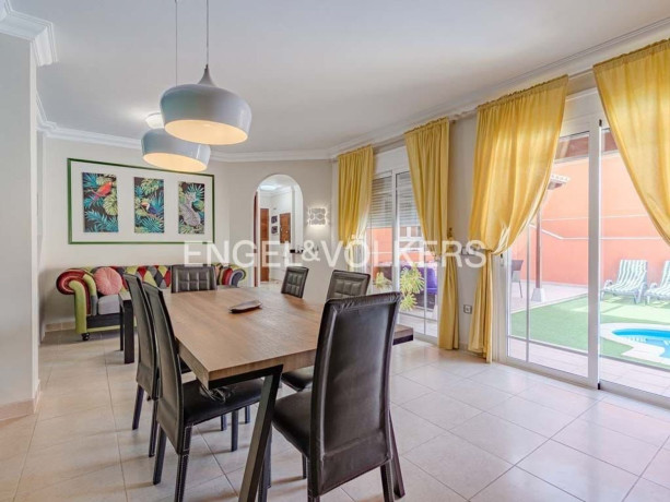 casa-o-chalet-en-venta-en-los-cristianos-big-5