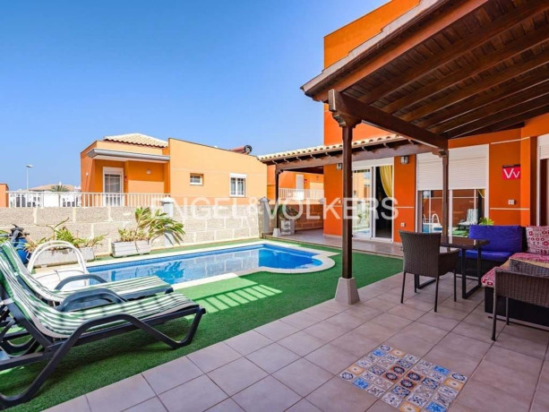 casa-o-chalet-en-venta-en-los-cristianos-big-1