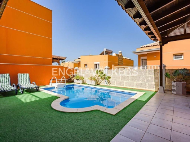 casa-o-chalet-en-venta-en-los-cristianos-big-4