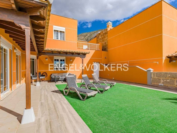 casa-o-chalet-en-venta-en-los-cristianos-big-3