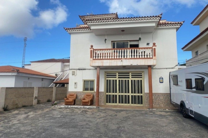 chalet-adosado-en-venta-en-carretera-general-sn-big-0