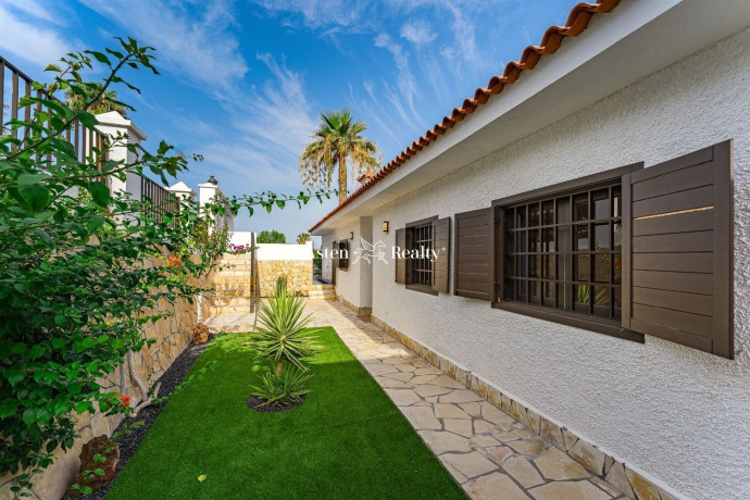 casa-o-chalet-en-venta-en-calle-el-hibisco-big-4