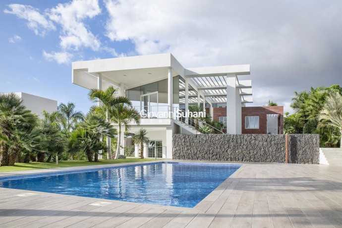 casa-o-chalet-independiente-en-venta-en-la-caleta-big-0