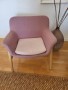 sillon-de-tela-con-cojin-color-rosa-small-0