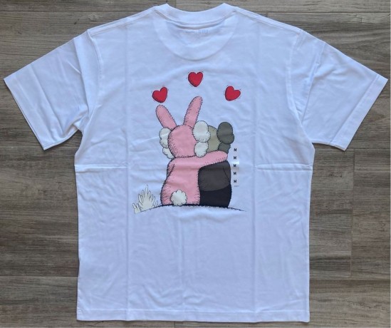 camiseta-kaws-x-uniqlo-x-warhor-talla-l-big-1