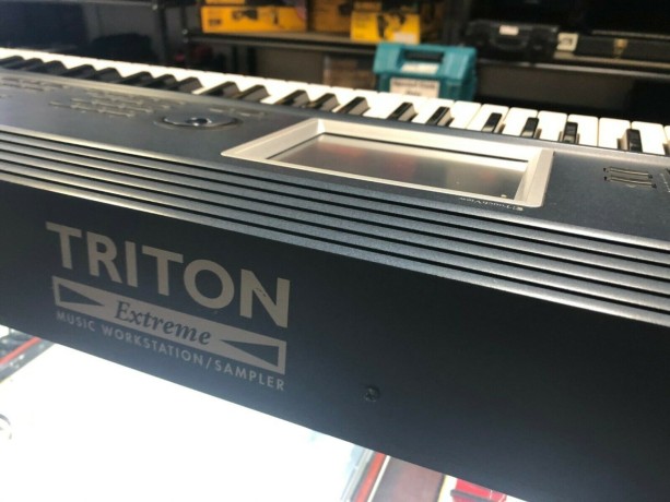 korg-triton-extreme-76-music-synthesizer-keyboard-workstation-big-2