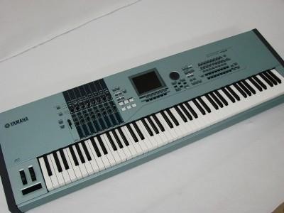 yamaha-motif-xf7-76-key-workstation-synthesizer-big-4