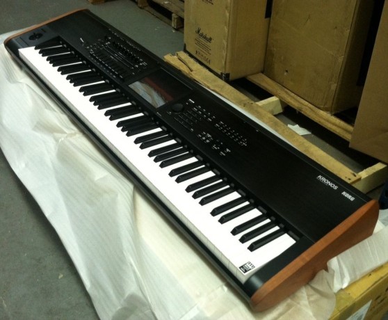 korg-kronos-2-88-key-music-workstation-keyboard-big-2