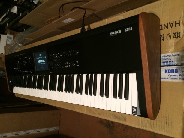 korg-kronos-2-88-key-music-workstation-keyboard-big-1