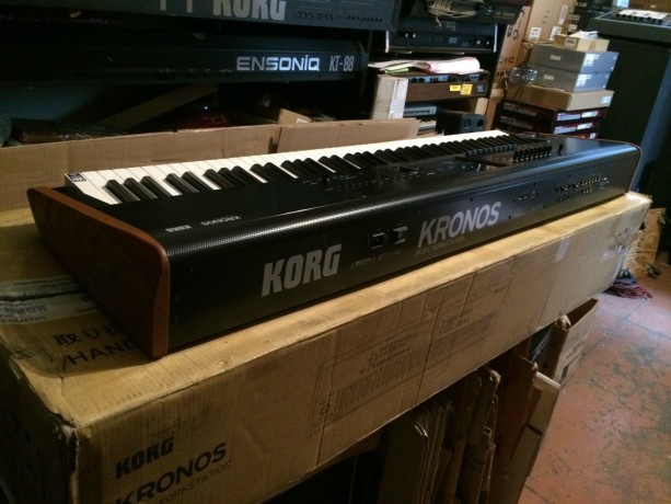 korg-kronos-2-88-key-music-workstation-keyboard-big-3