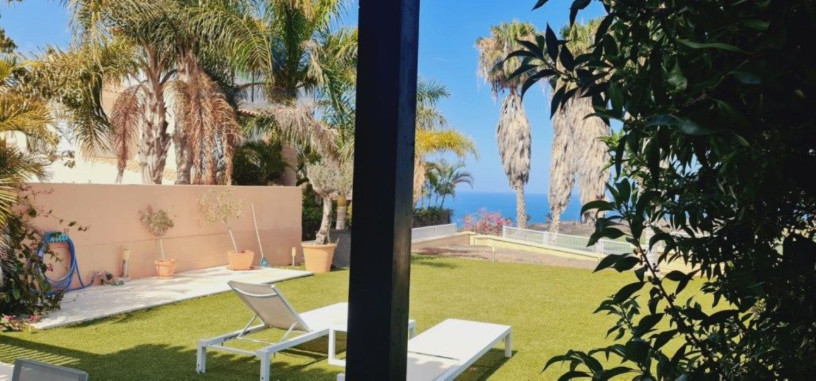 chalet-pareado-en-venta-en-la-caleta-big-2