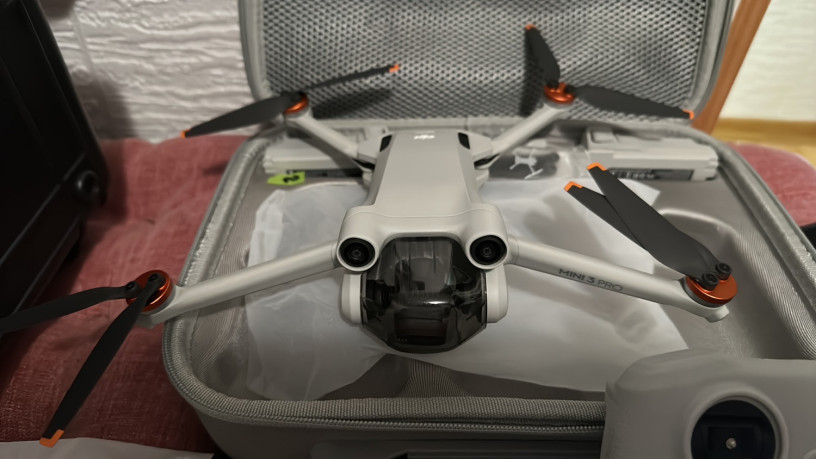 dron-dji-mini-3-pro-big-2