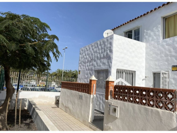 casa-o-chalet-en-venta-en-costa-del-silencio-las-galletas-big-1