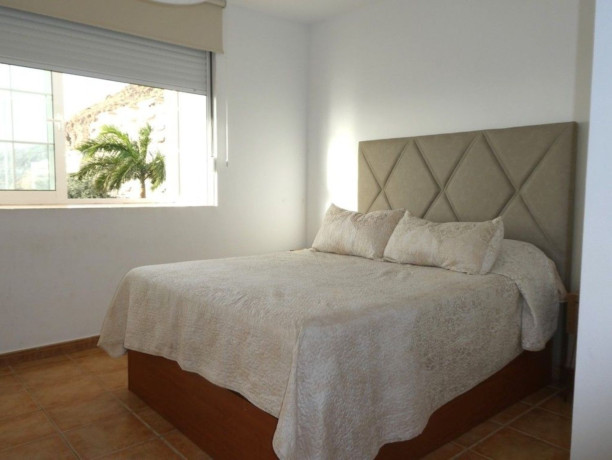 chalet-adosado-en-venta-en-avenida-el-palm-mar-43-big-7