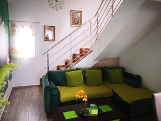 Chalet adosado en venta en calle Minerva, 27