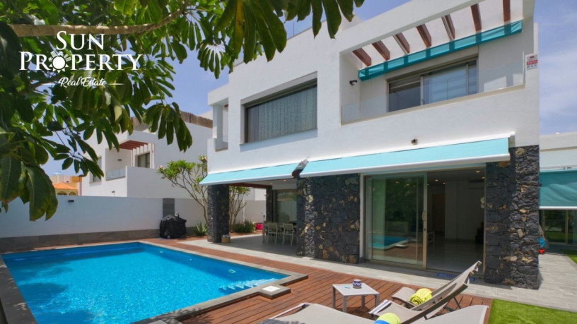 casa-o-chalet-independiente-en-venta-en-los-cristianos-big-0