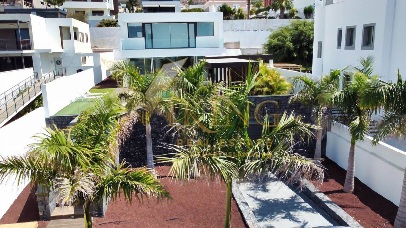 chalet-adosado-en-venta-en-el-madronal-big-21