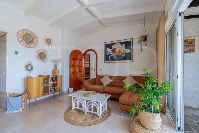 casa-o-chalet-en-venta-en-la-caleta-big-6