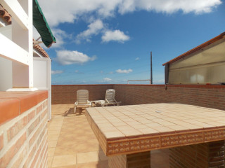 Chalet adosado en venta en calle Chaxiraxi (ref. 3399-09275)