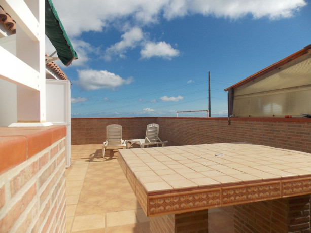 chalet-adosado-en-venta-en-calle-chaxiraxi-big-0