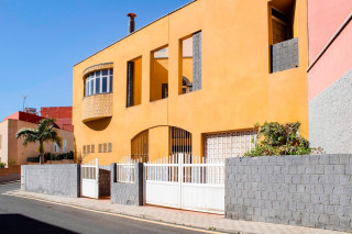 Chalet adosado en venta en calle Huelva (ref. ES950001270)