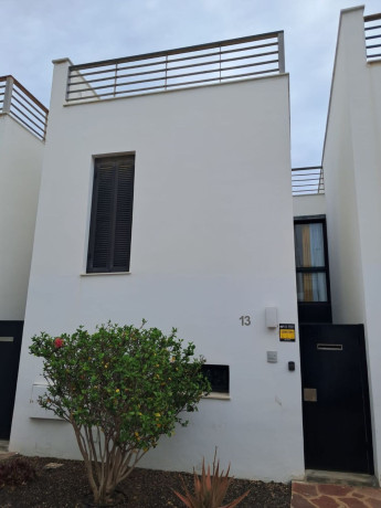 chalet-adosado-en-venta-en-calle-mar-cantabrico-big-1