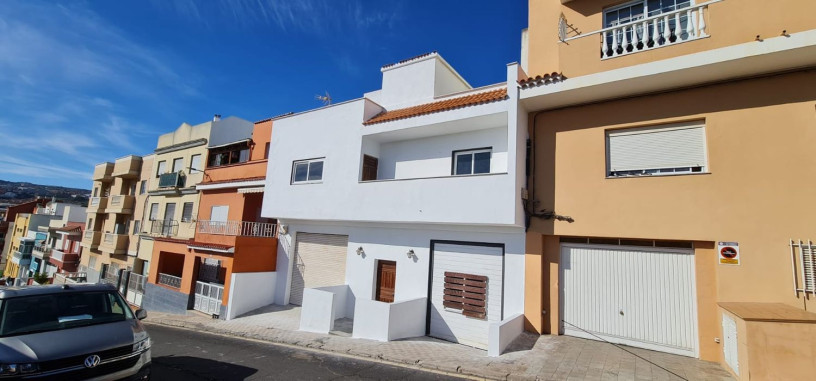 chalet-adosado-en-venta-en-calle-tacoronte-big-2