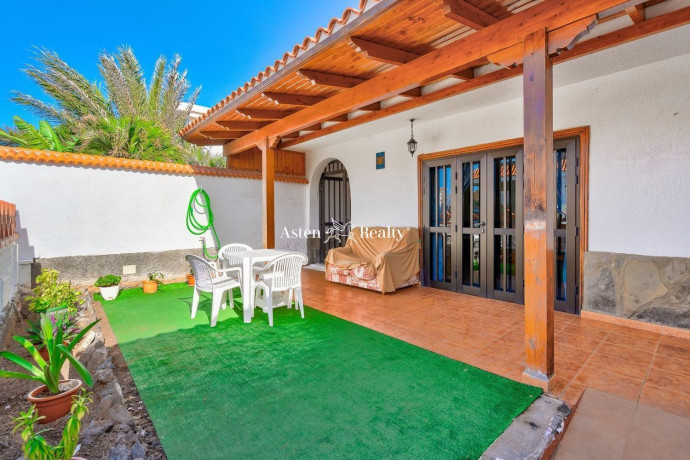 casa-o-chalet-en-venta-en-calle-amapola-big-0