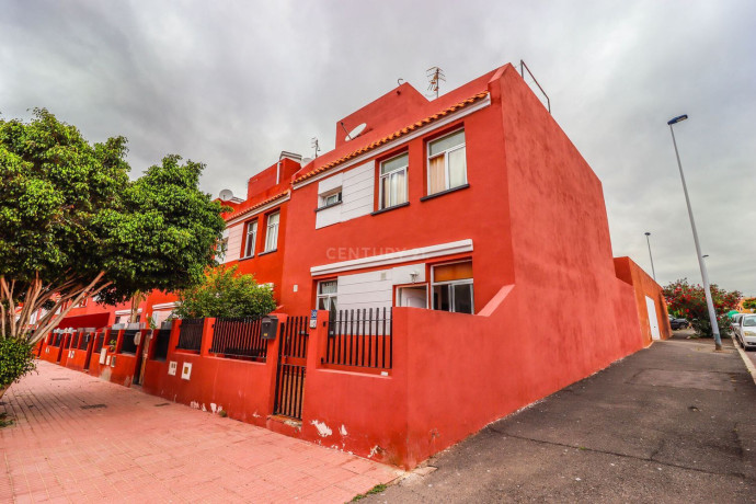 chalet-adosado-en-venta-en-calle-pedro-garcia-cabrera-48-52-big-2