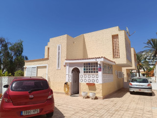 Chalet pareado en venta en Urb. Playa de las Americas, Playa de las Américas (ref. 102274875)