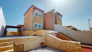 Chalet pareado en venta en calle Amapola, 85